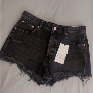 Zara Mid-Rise Frayed Denim Shorts - Black